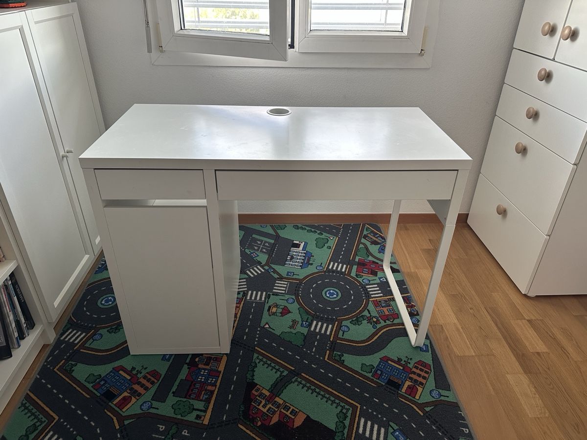 Ikea Scrivanie: Ikea Schreibtisch – Usato da Muri AG venduto da and_fw2s
