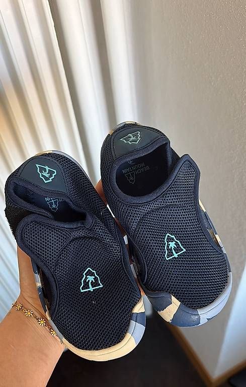 Scarpe per ragazzi: Wasser/Strandschuhe Gr. 27 – Usato da Bern venduto da sshueli