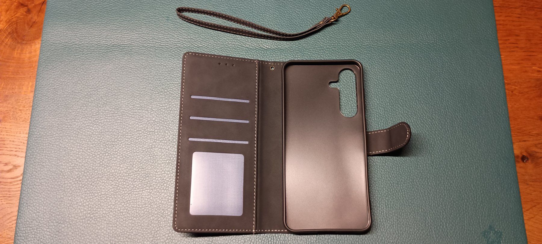 Samsung Cover & Protezioni schermo: Magnetisches Flip-Handycase – Nuovo e nell'imballaggio originale da Sarmenstorf venduto da posser11