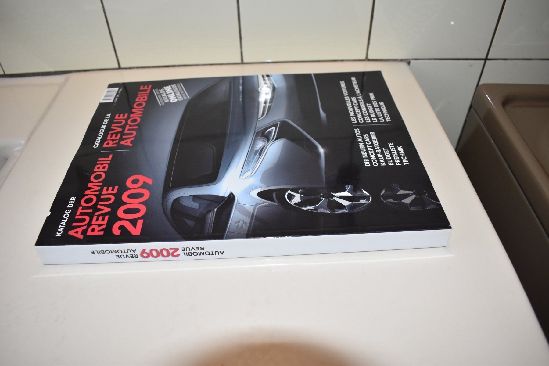 Libri: Catalogue Revue Automobile 2009 – Usato da Le Locle venduto da skycomputer 1