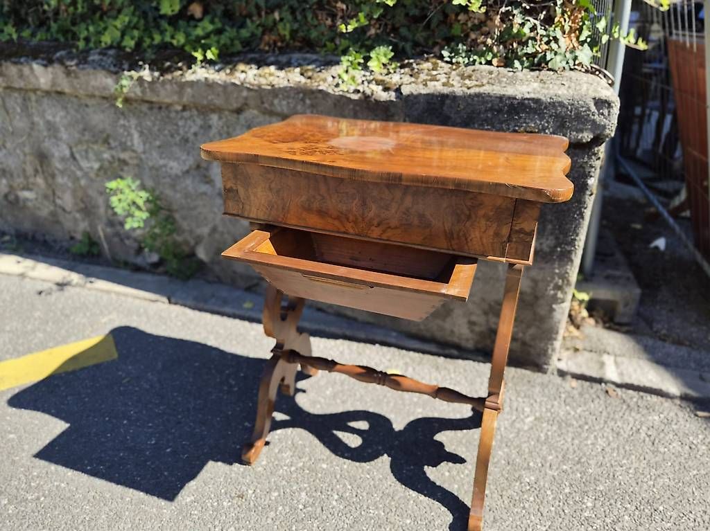 Tavoli: Table de couturière/travailleuse – Usato da Bussigny venduto da ama_2fz8 1