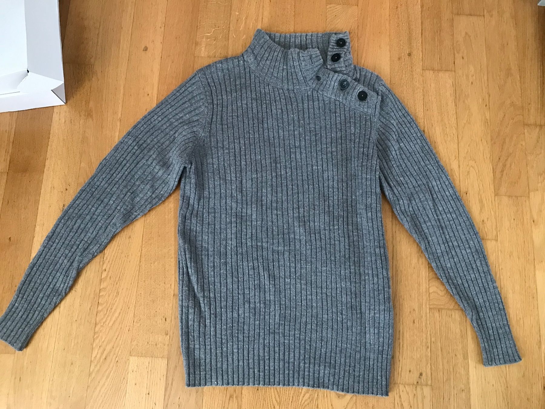 Pullover & Sweatshirts: Pullover – Gebraucht aus Volketswil von ben_9s6x