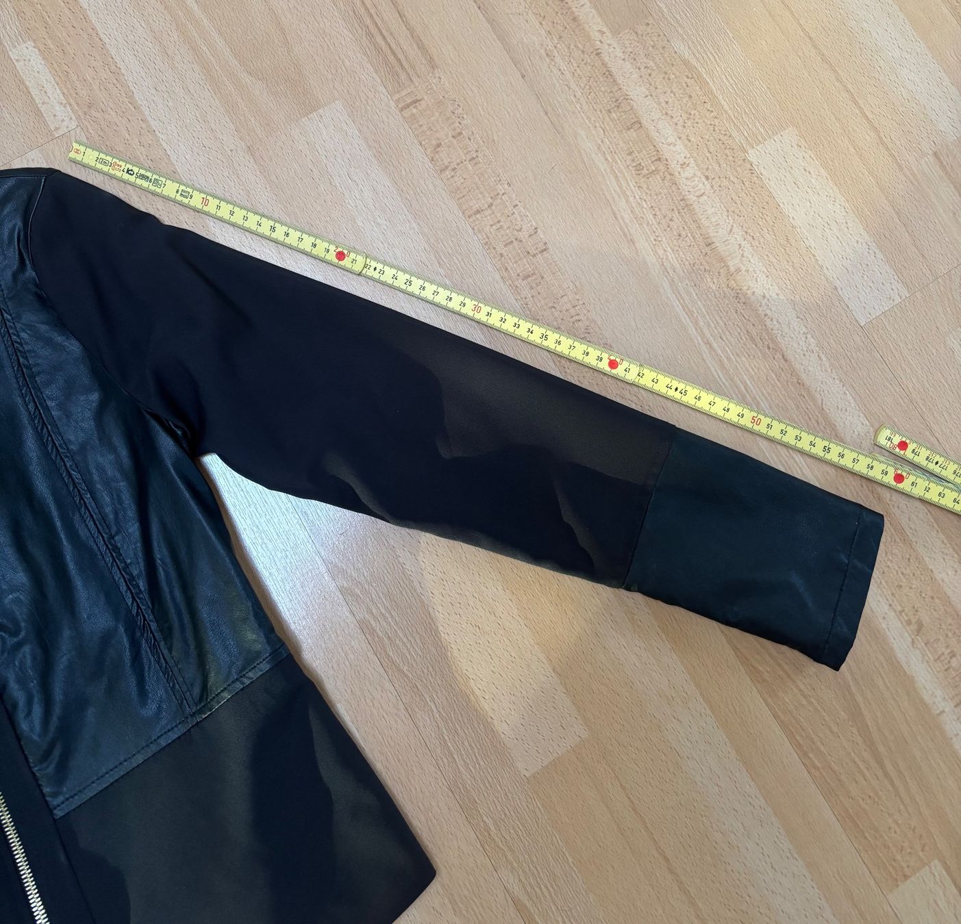Giacche: Neue Kunstleder Jacke - schwarz - Grösse S – Usato da Zofingen venduto da Justizia_01 2