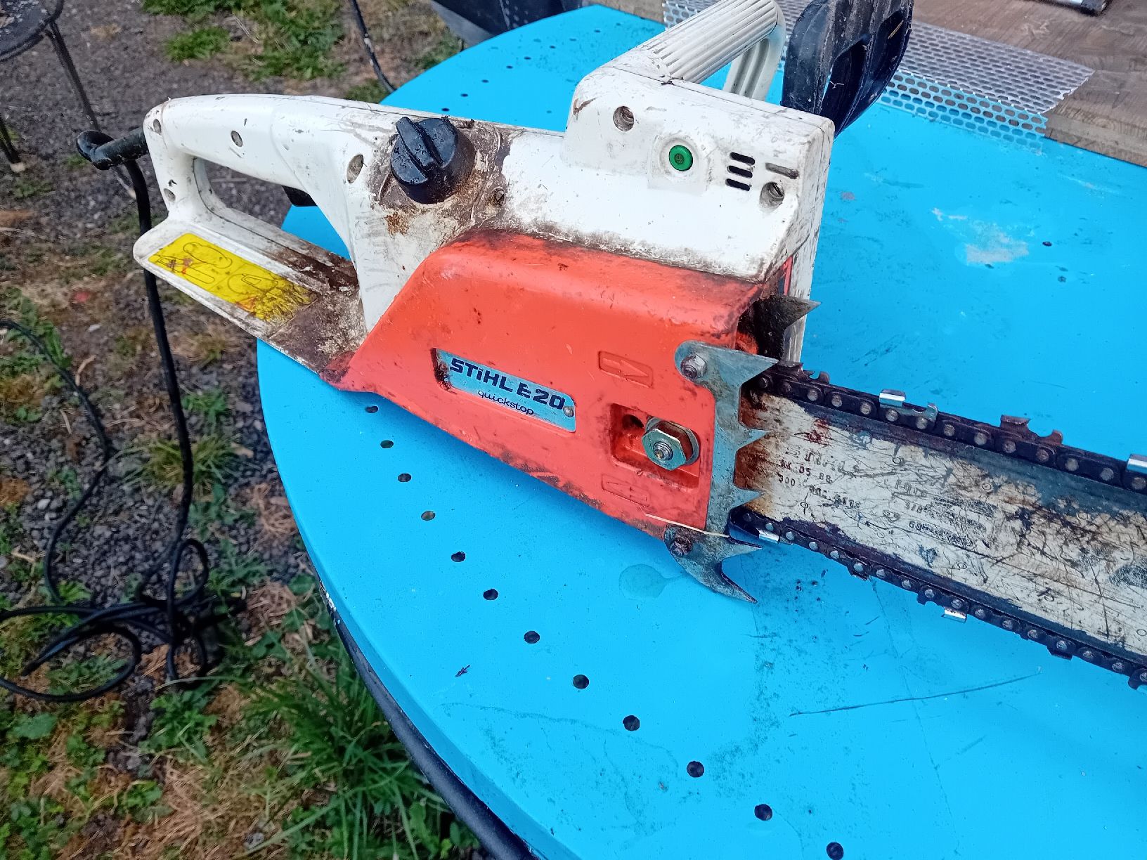 Stihl Seghe: Stihl E20 K Elektro-Kettensäge stark gebraucht  – Usato da Horgen venduto da von_g7nl