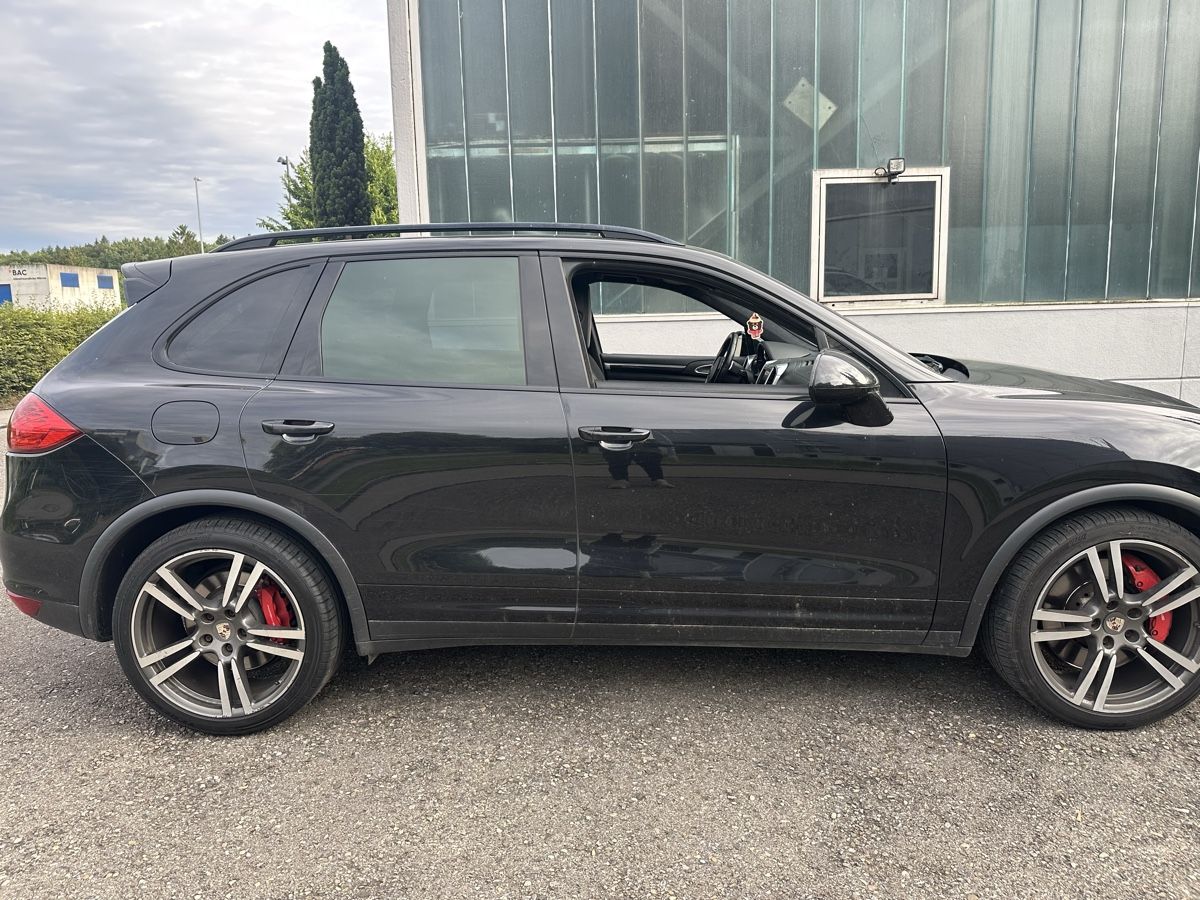Porsche Automobili: Porsche Cayenne Turbo – Difettoso da Gals venduto da aya_p7pd 3