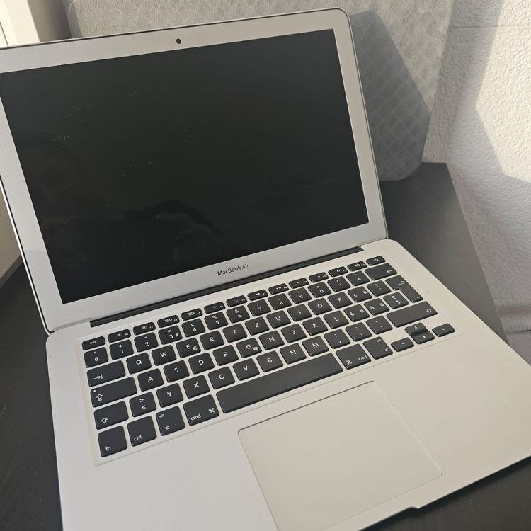 Apple Notebook: Apple MAC Book Air 6.2, i5 Prozessor, 4GB Ram, 64GB Disk – Usato da Brüttisellen venduto da itprofisgroup 1