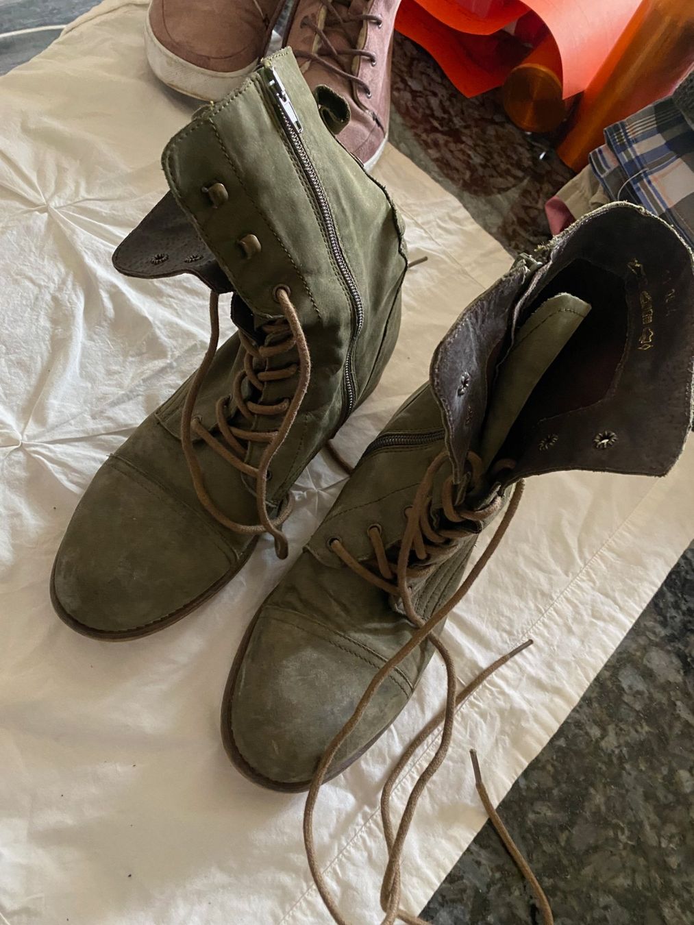 Scarpe da donna: Varese Stiefeletten Grösse 40 – Usato da Allenwinden venduto da Obalu 2