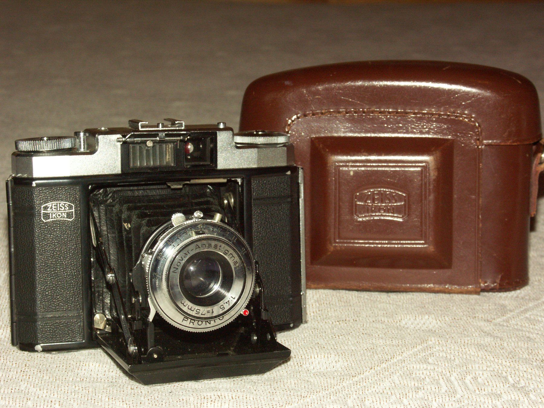 Zeiss Fotocamera: Zeiss Ikon Nettax avec étui – Usato da Corbeyrier venduto da SkinGraft 1