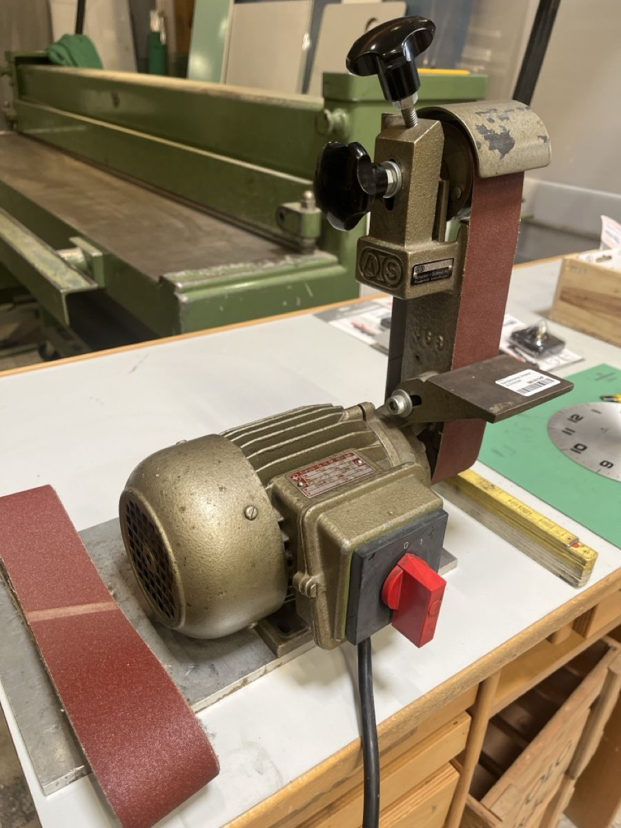 Schleifen & Polieren: Amacker + Schmid Bandschleifmaschine, herzig, selten, Qualit – Gebraucht aus Winterthur von ReUse_Baumarkt 1