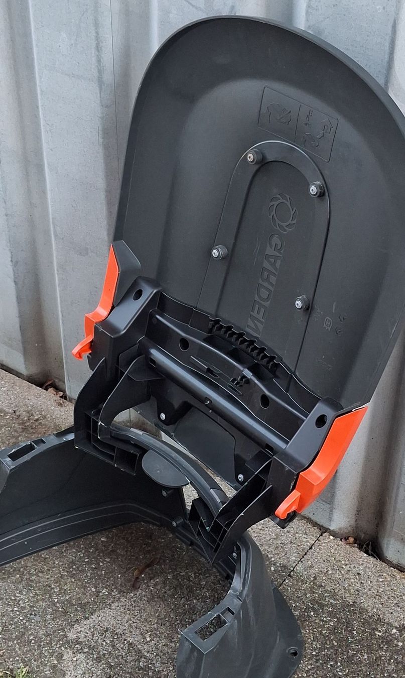 Gardena Rasenmäher: Mähroboter Abdeckung Gardena – Gebraucht aus Fulenbach von Explorer70