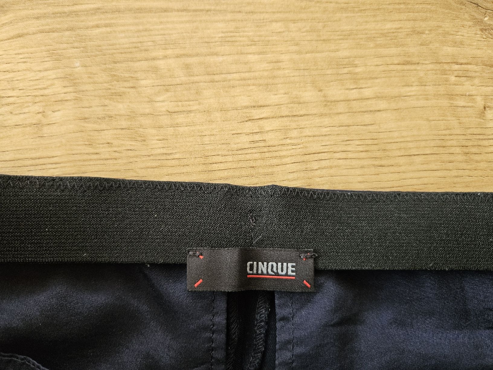 Cinque Pantaloni: Cinque Damenhose dunkelblau Grösse 36 – Nuovo (secondo la descrizione) da Rhäzüns venduto da inf_rcj7 1