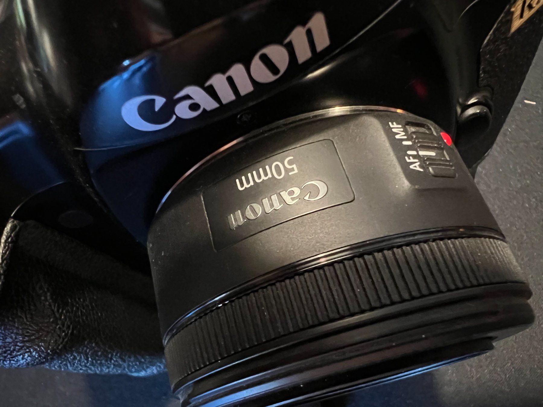 Canon Kamera: Canon EOS-1N RS mit zwei Objektiven – Gebraucht aus Uster von Stoessda 1
