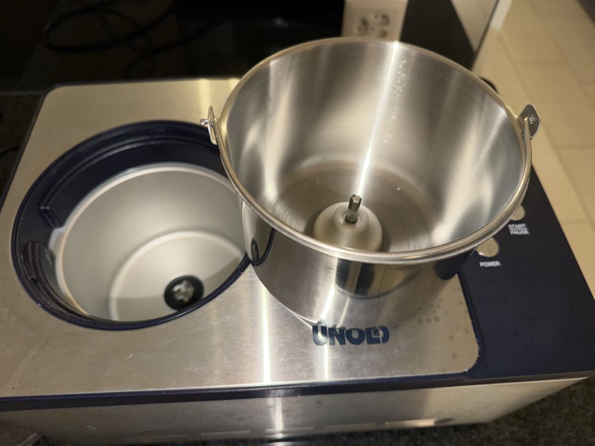 Appareils de cuisine: UNOLD Schuhbeck Eismaschine 48818 mit Kompressor + Eis-Bibel – D'occasion à Münchwilen AG par Dobby24 3