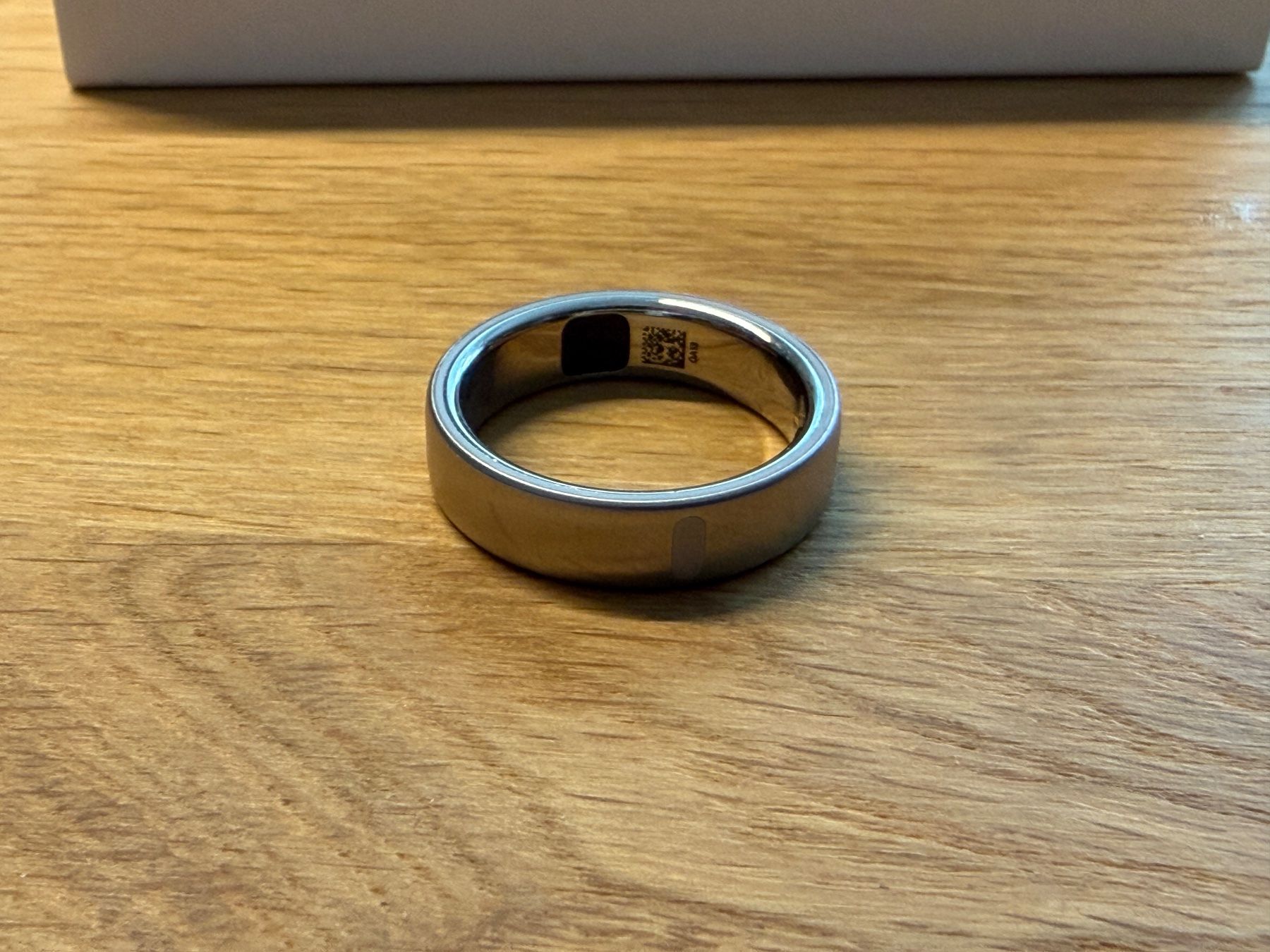 Oura Anelli: Oura Ring 5 Brushed Silver - Grösse 11 – Usato da Rotkreuz venduto da Lasso27 2