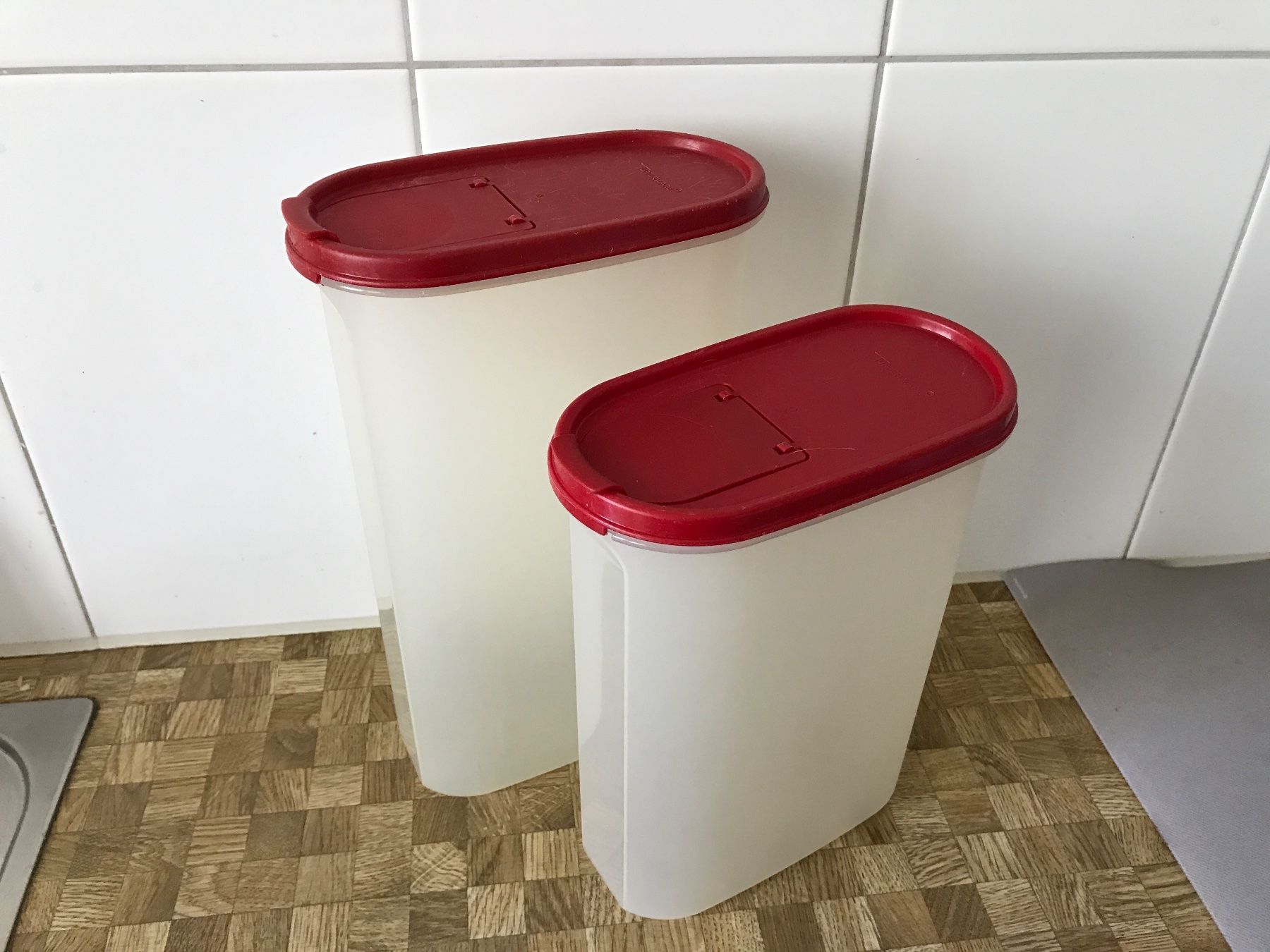 Tupperware Recipients et similaires: Tupperware  2 grosse Vorratbehälter – D'occasion à Birmensdorf ZH par Hilhan