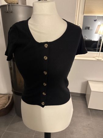 Schickes, kurzes, schwarzes Sommer-Top von Chicorée, M