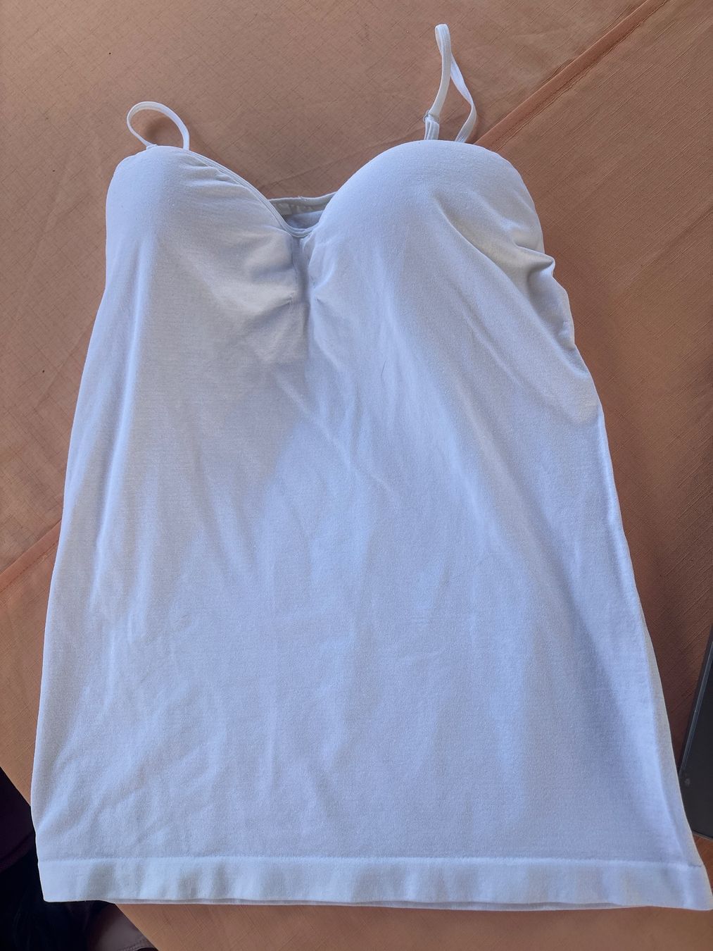 Tops: Weisses Sommertop mit Spaghettiträgern, Grösse S – Gebraucht aus Andwil SG von schmei