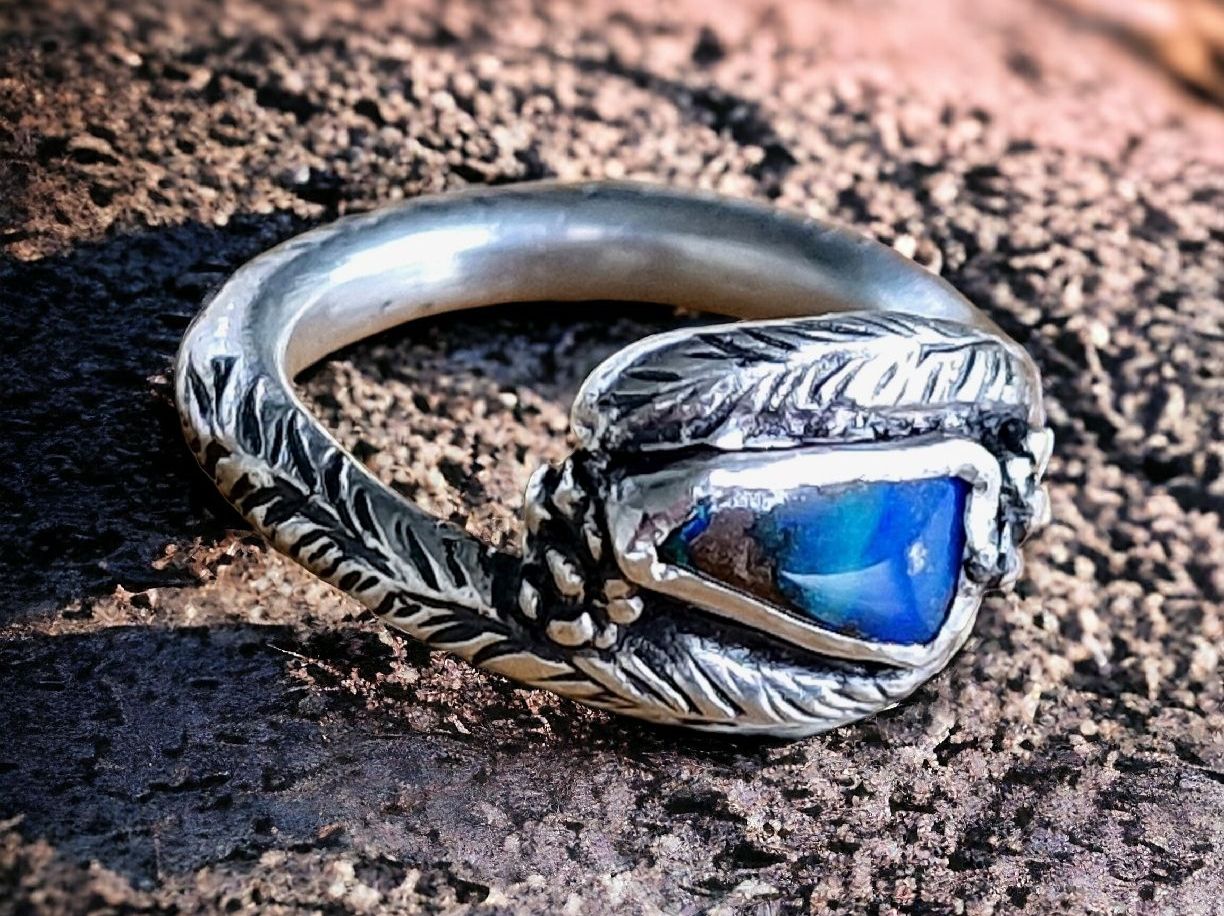 Anelli: Silberring, Federdesign, mit austr. Opal – Nuovo e nell'imballaggio originale da Aarau venduto da Schmuckhoehle_MD 4