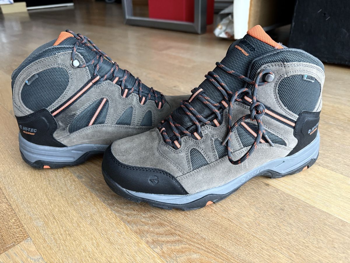 Scarpe da uomo: Hi-Tec Wanderschuhe Gr. 45 Wasserdicht Neu – Nuovo e nell'imballaggio originale da Reinach AG venduto da innamac