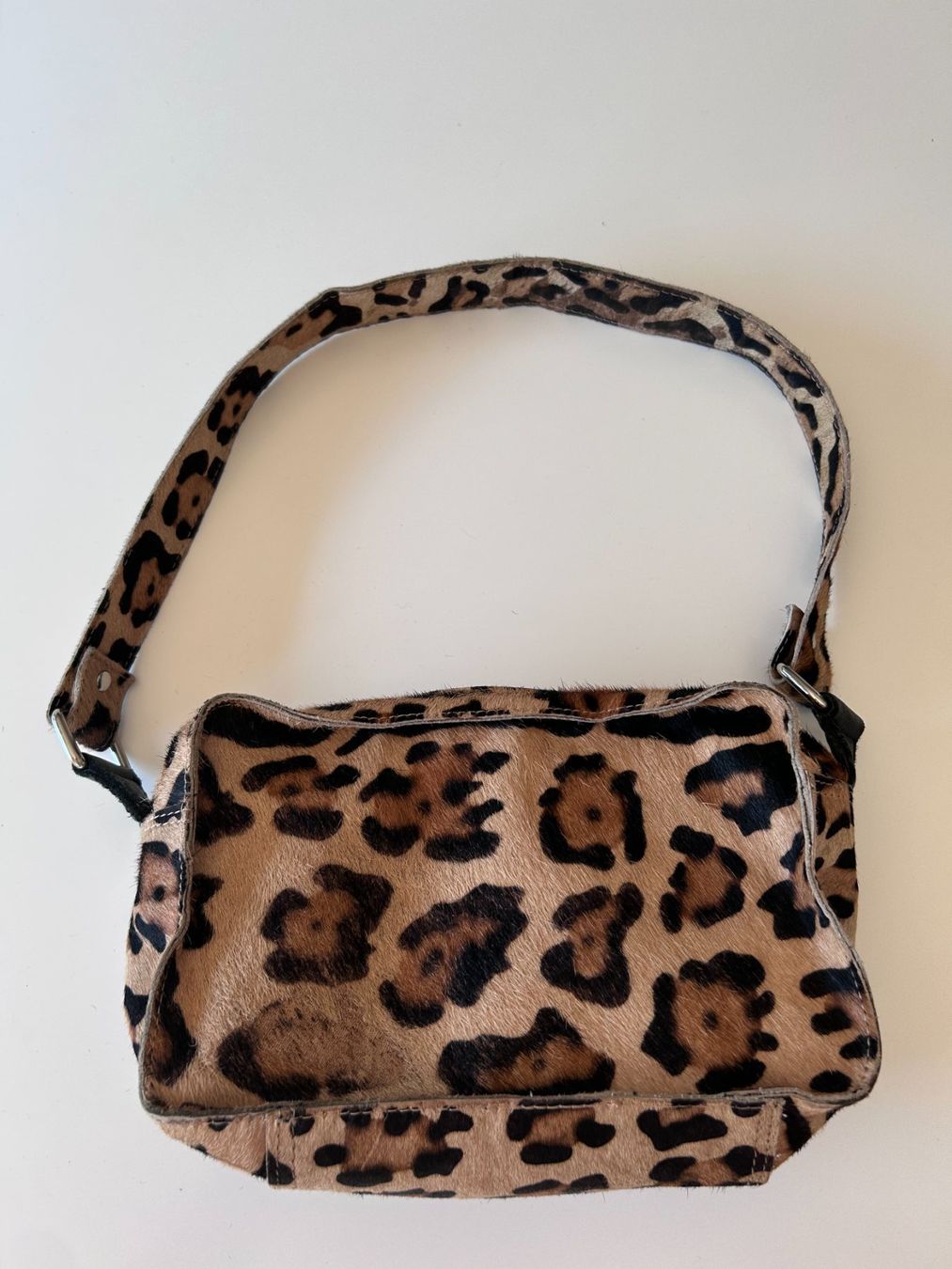 Cos Sacs femmes: Nunoo Tasche mit Leoprint – D'occasion à St. Gallen par look-twice 2