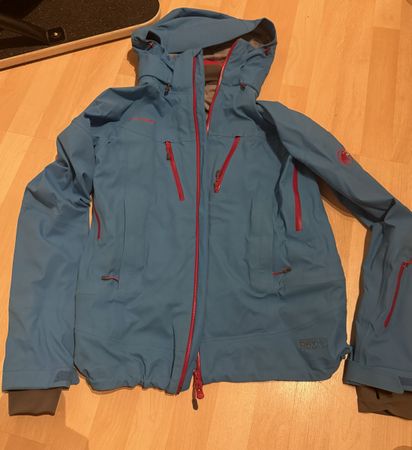 Mammut Winterjacke Drytech mit Schneefang Gr. S