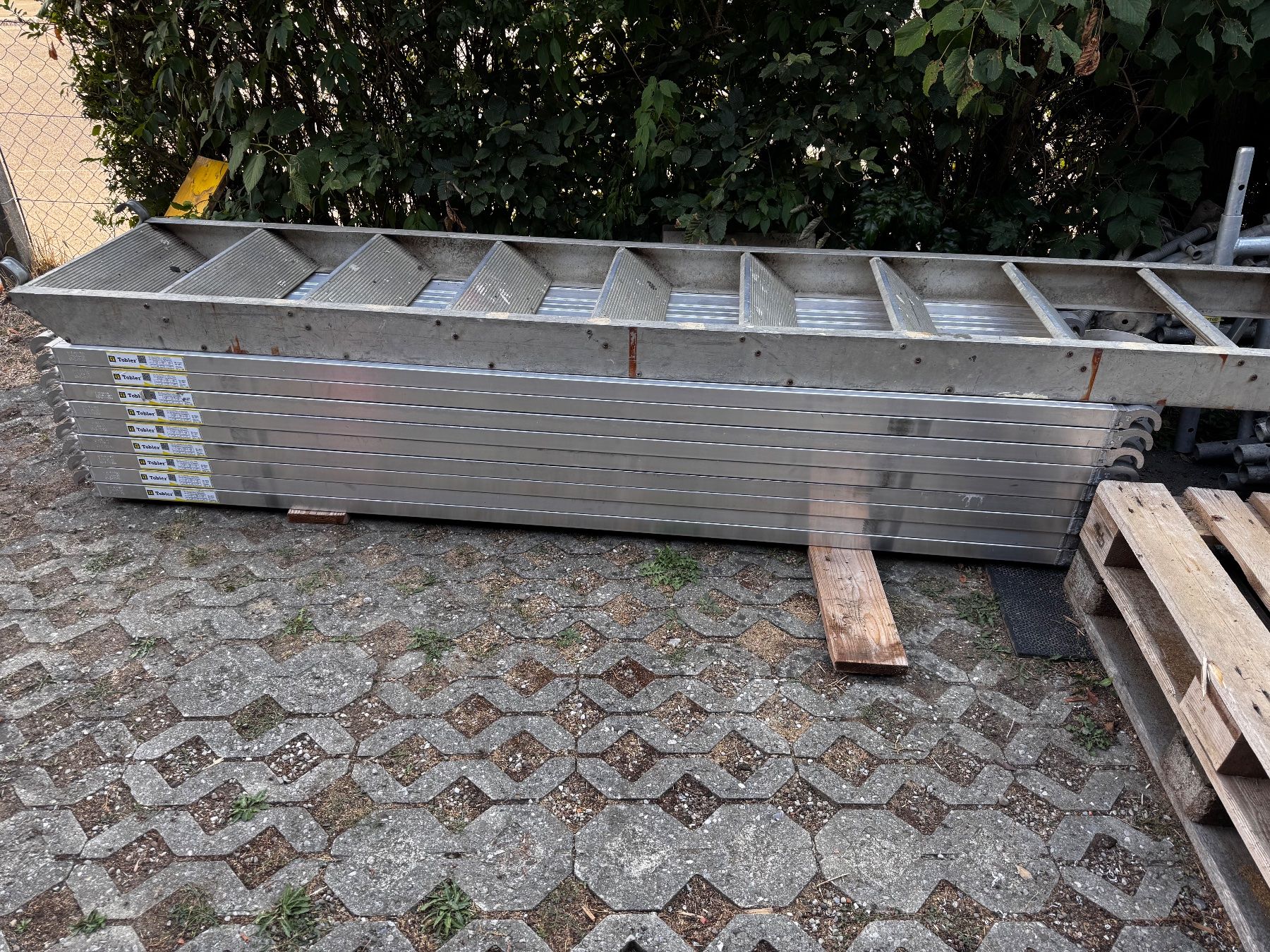 Ponteggi: Baugerüst – Usato da Münchenbuchsee venduto da Ledlight 2