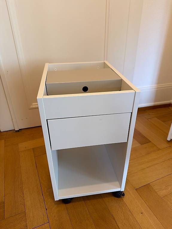 Comodini: Table de chevet / meuble pour ordinateur  – Usato da Lausanne venduto da ant_yg8d