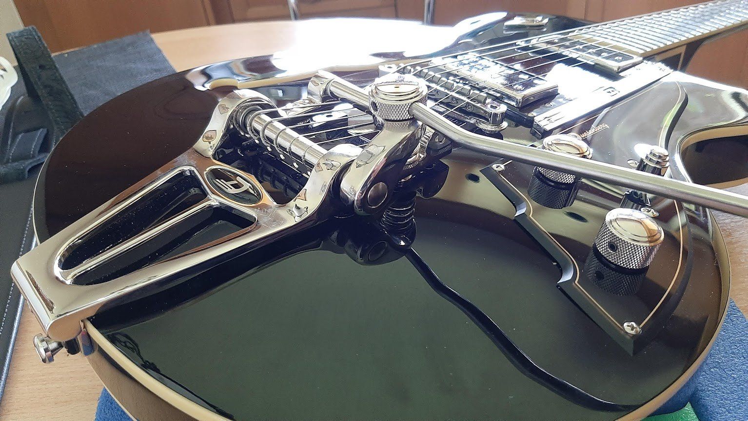 Düsenberg Strumenti musicali: Duesenberg Starplayer Special, Top Zustand, Schwarz! – Nuovo (secondo la descrizione) da Frieswil venduto da ricadan