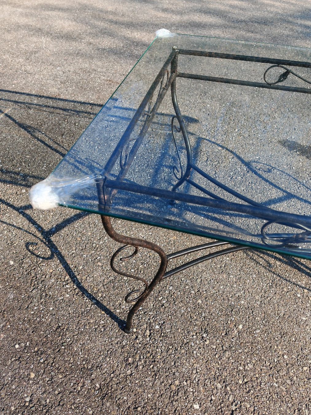 Tavoli: Glastisch mit Eisengestell, Gartentisch – Usato da Rheinsulz venduto da Dred 1