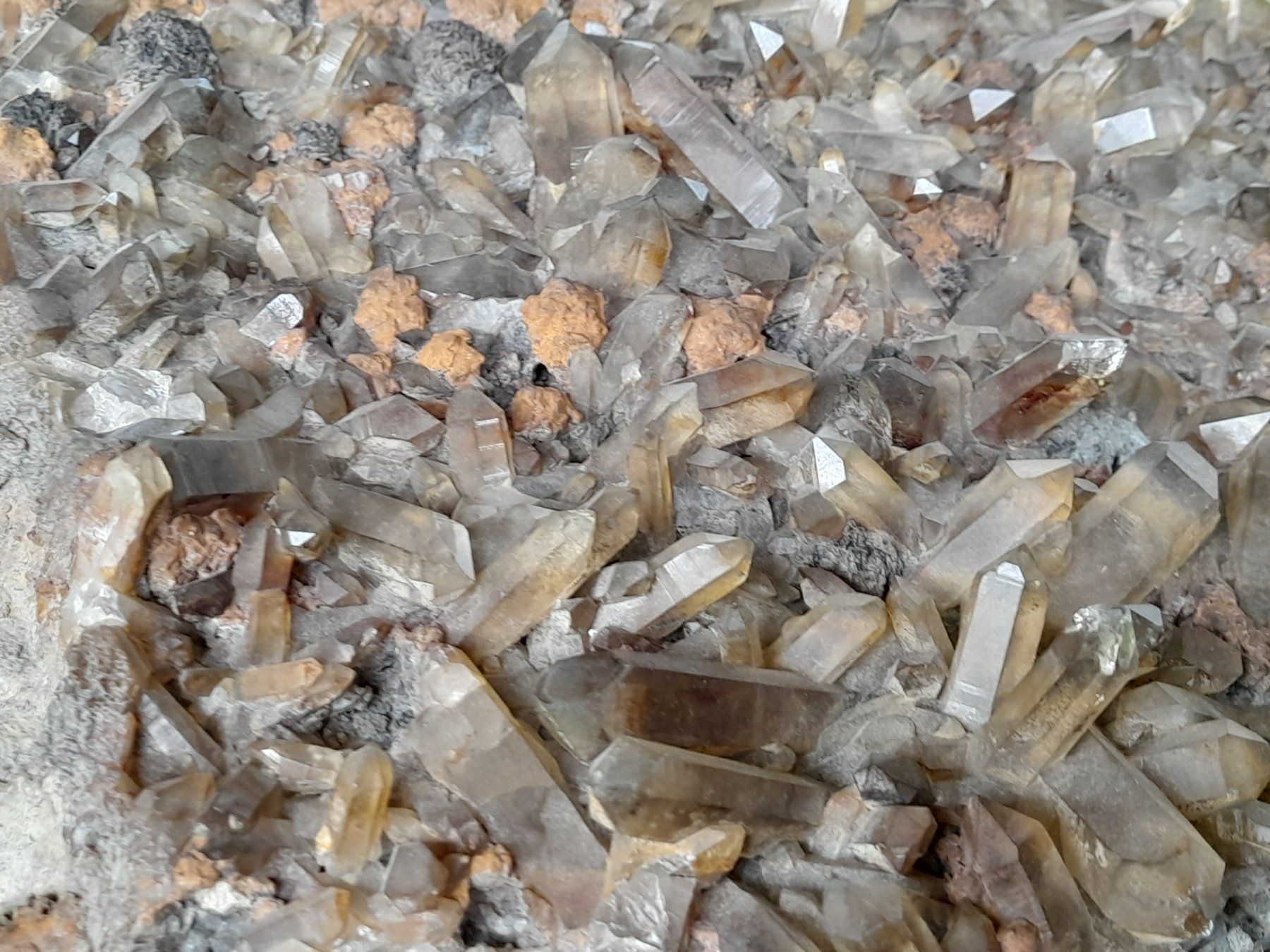 Minerali & Pietre curative: Bergkristall/Rauchquarz-Stufe gross – Usato da Aeschi b.Spiez venduto da 52_wochen 9