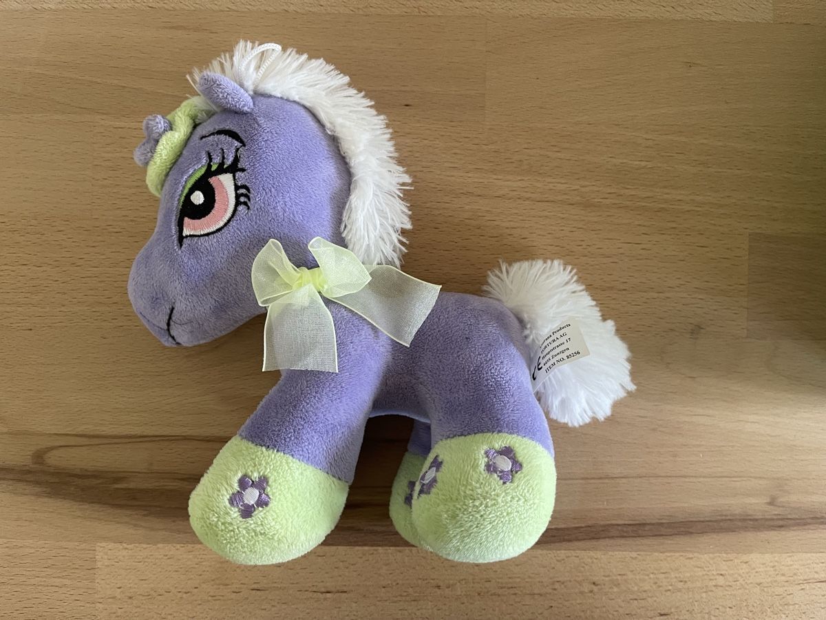 Jouets: Plüschtier Pferd, lila  – D'occasion à Hirzel par carta9