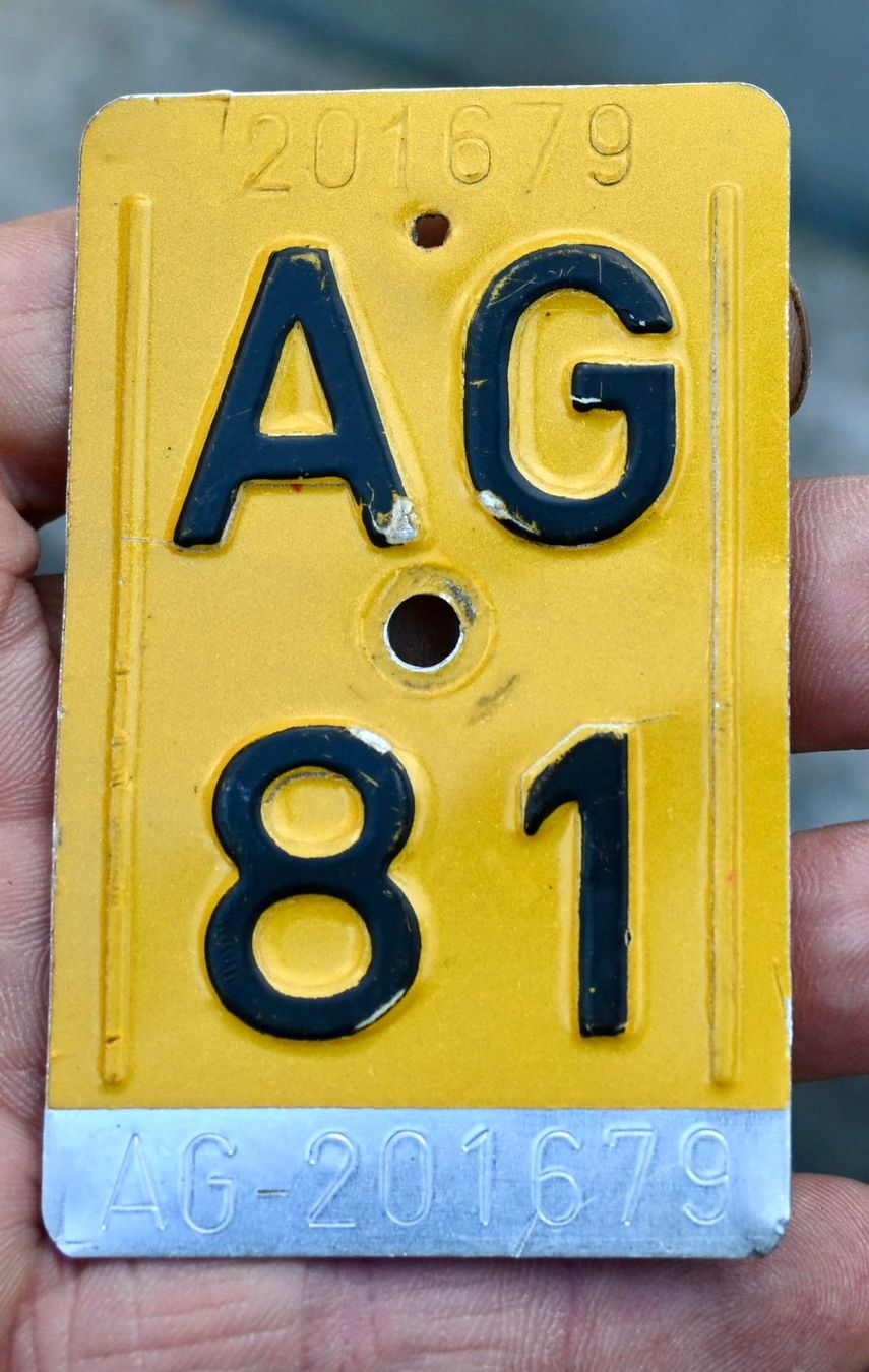 Insegne: Mofanummer AG von 1981 - Aargau - AG 81 – Usato da Pfaffhausen venduto da mono_rec 2