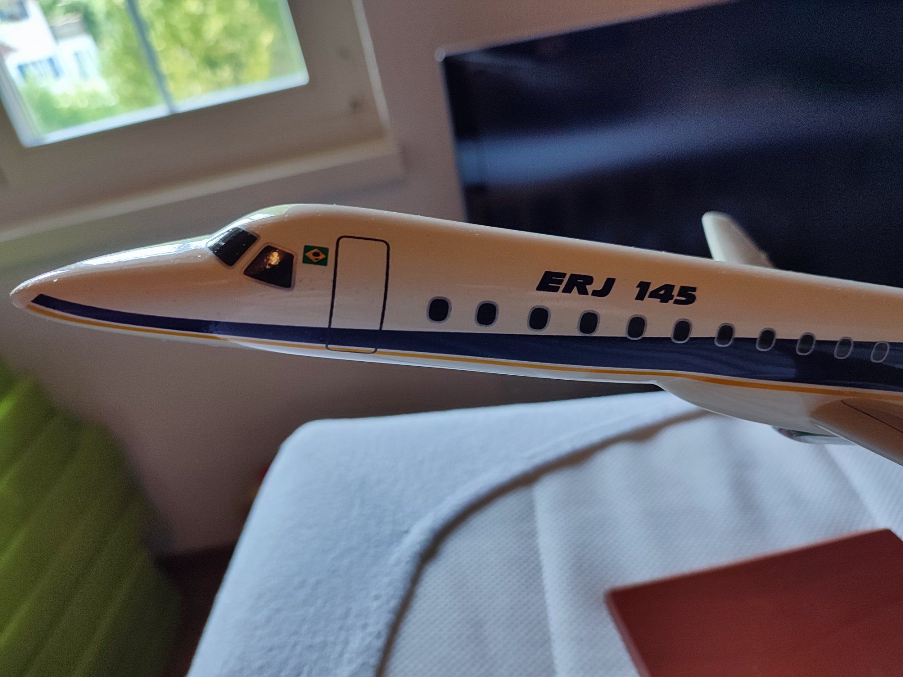 Embraer Kit di modellismo & Modellini statici: Embraer ERJ 145 Holzmodell – Nuovo (secondo la descrizione) da Läufelfingen venduto da noooby 1