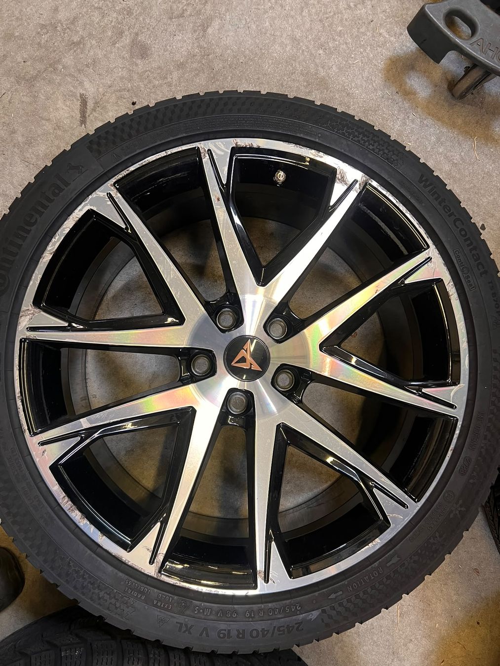 Seat Pneumatici & Ruote complete: Cupra Ateca Winterräder 245/40 19 – Usato da Brittnau venduto da Dead6O 6