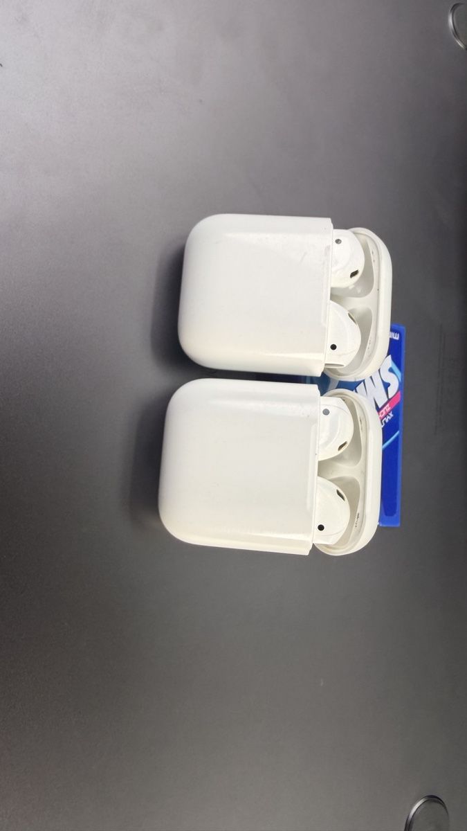 Apple Cuffie: Deux AirPods avec écouteurs – Usato da meyrin venduto da aar_g8xm 2