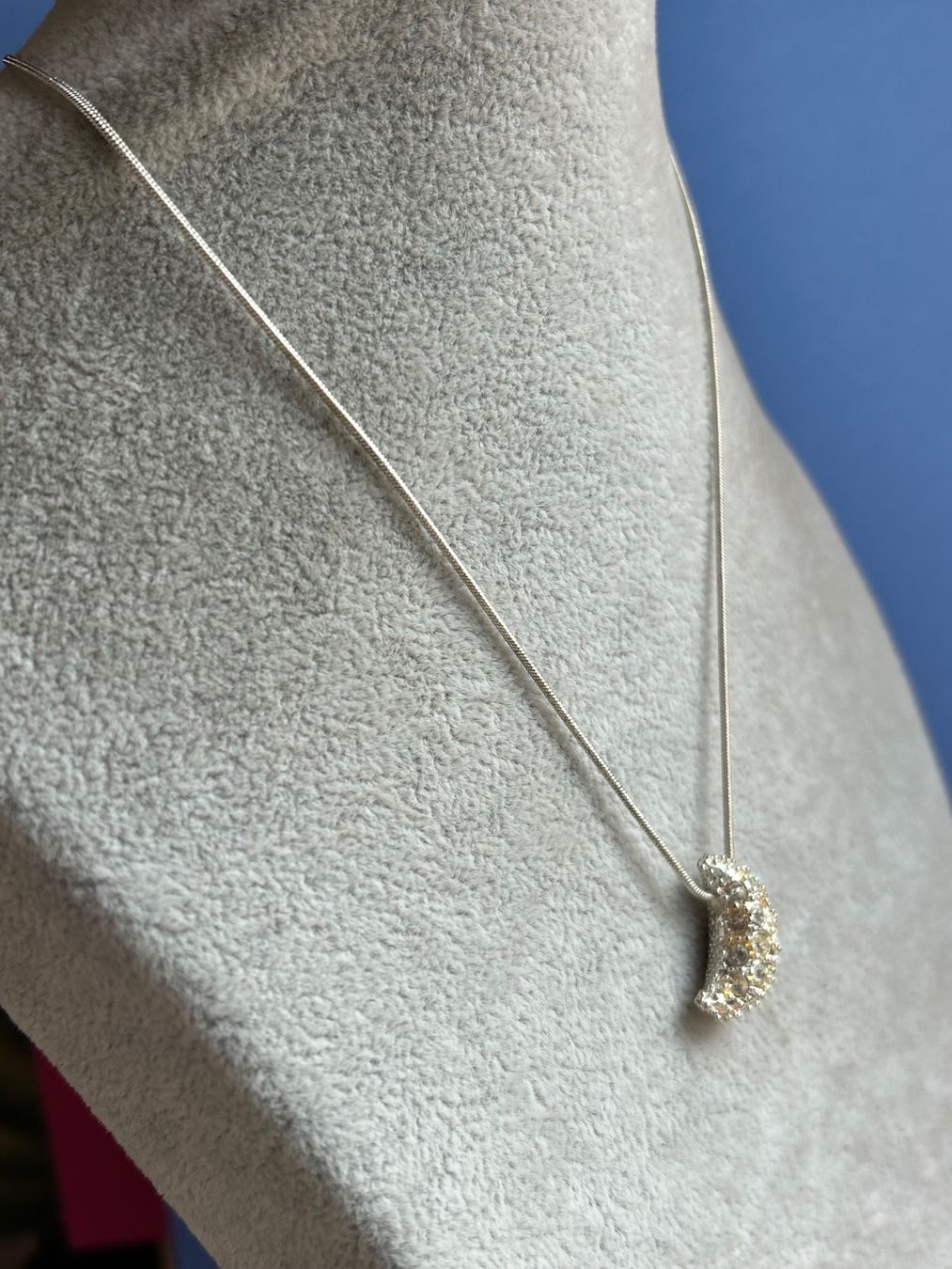 Catenine: Schlangenkette mit Sichel-Mond Weiss – Usato da Laufen venduto da Bellavitaboom 4