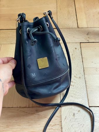 MCM Beuteltasche Mini Schwarz Vinyl – Vintage