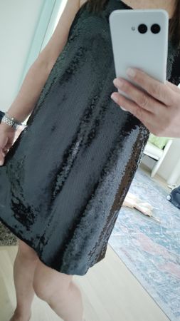 kleines schwarzes Kleid in Paet