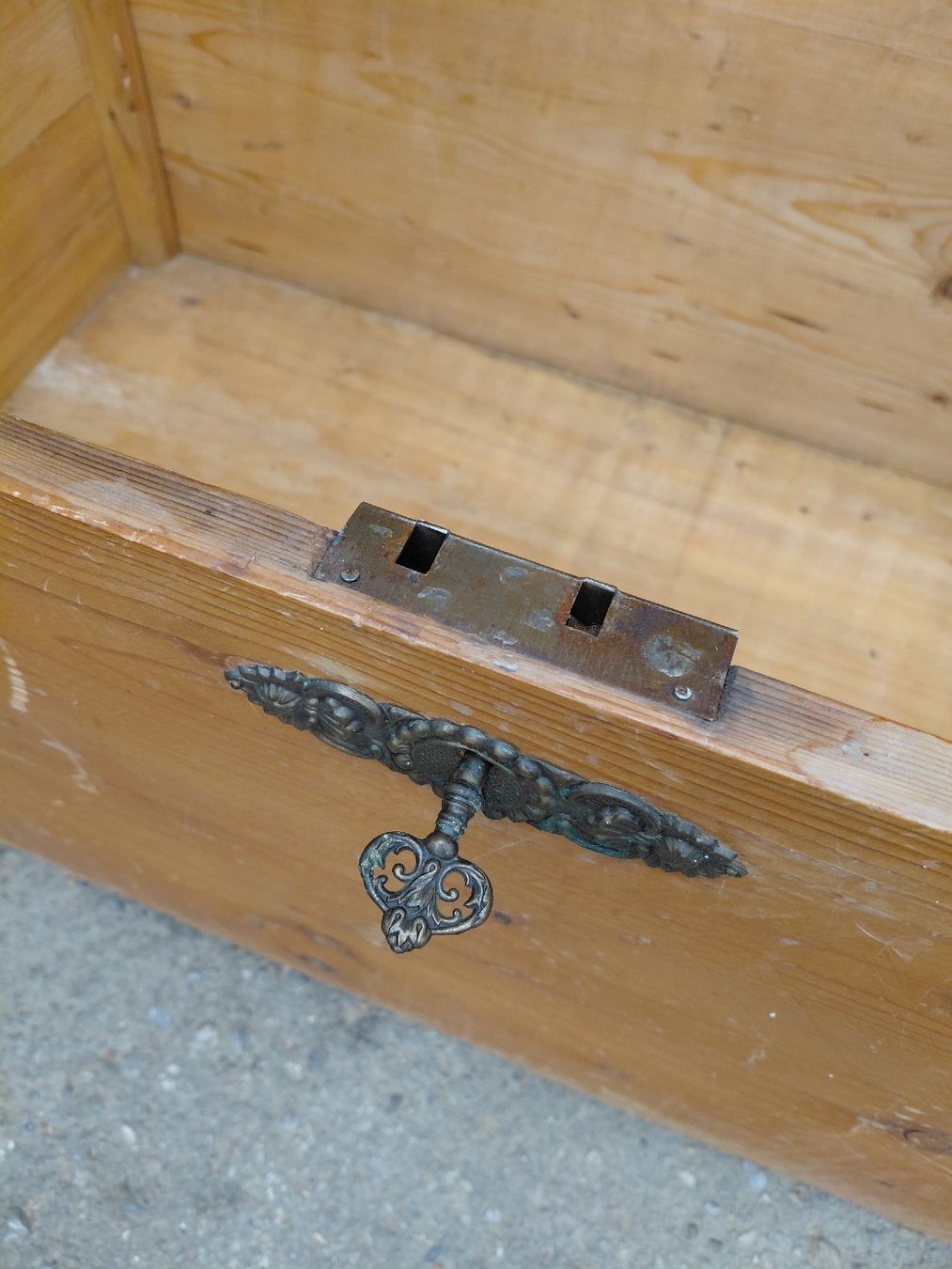 Cassapanche: Alte Holztruhe – Usato da Ennetbühl venduto da Marlon79 1