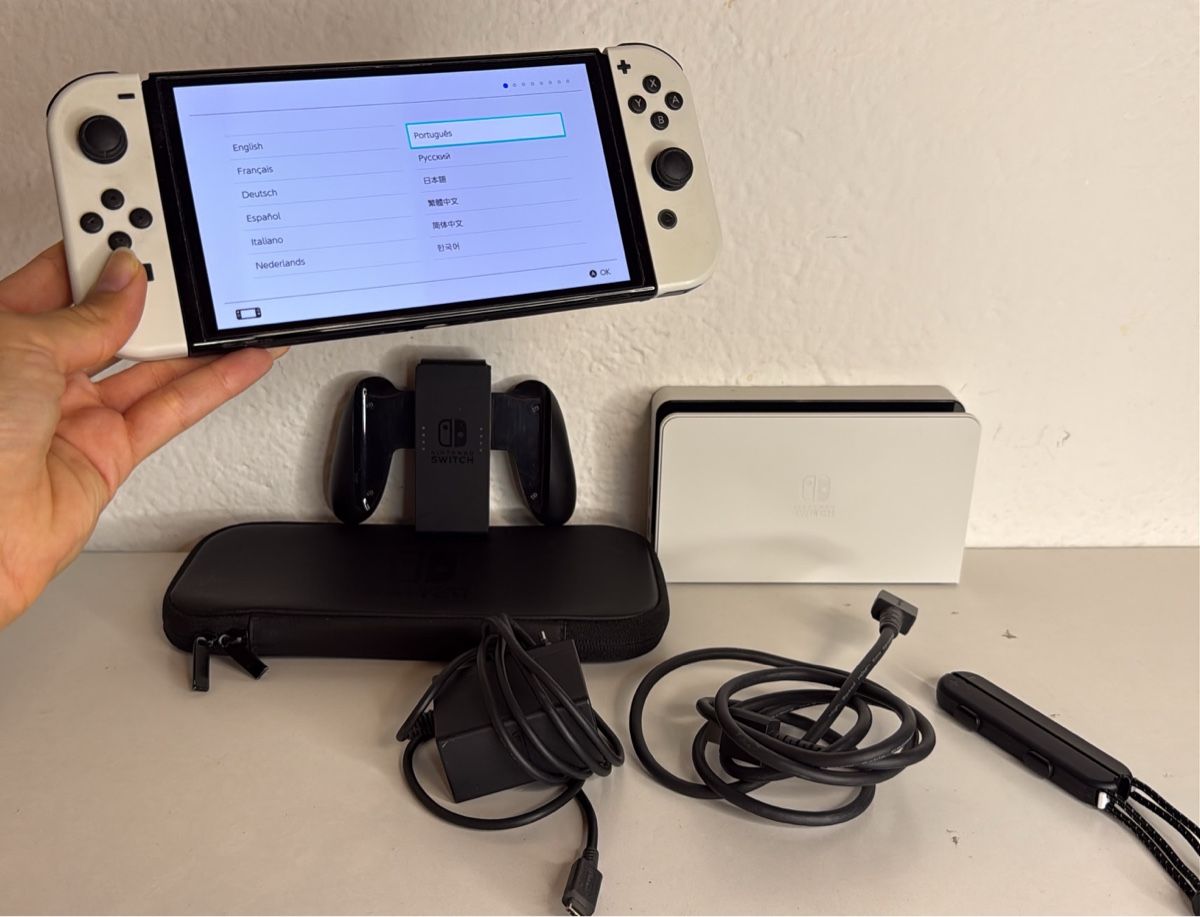 Nintendo Console: Nintendo Switch OLED White Console Set - excellent condition – Usato da Ehrendingen venduto da bubulence