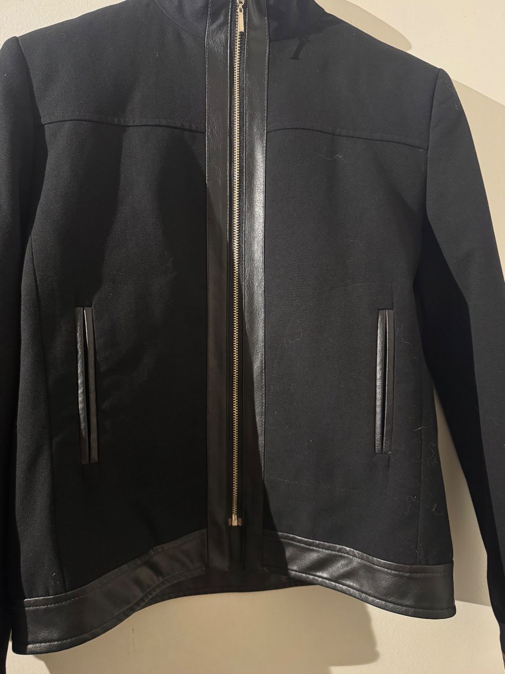 Giacche: Schwarzer Blazer mit Lederdetails, Grösse S / M – Usato da Künten venduto da bel_6wn2 1