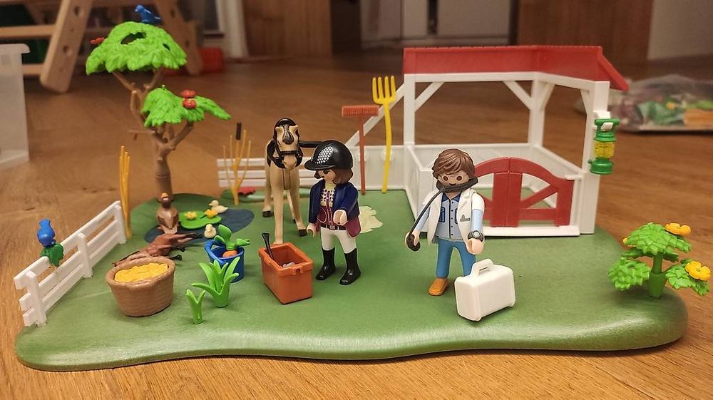 PLAYMOBIL 6147 COUNTRY Couple avec Boîte à Cheval Vétérinaire au
