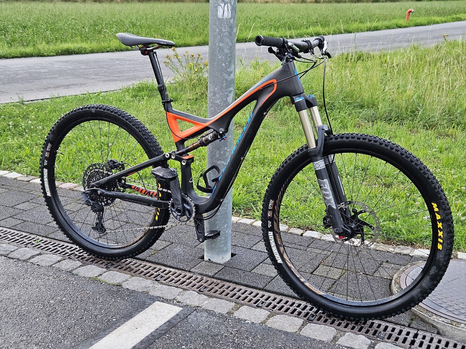 Specialized Velos: Specialized Stumpjumper EVO Expert 29' Carbon – Gebraucht aus Gränichen von M505 1