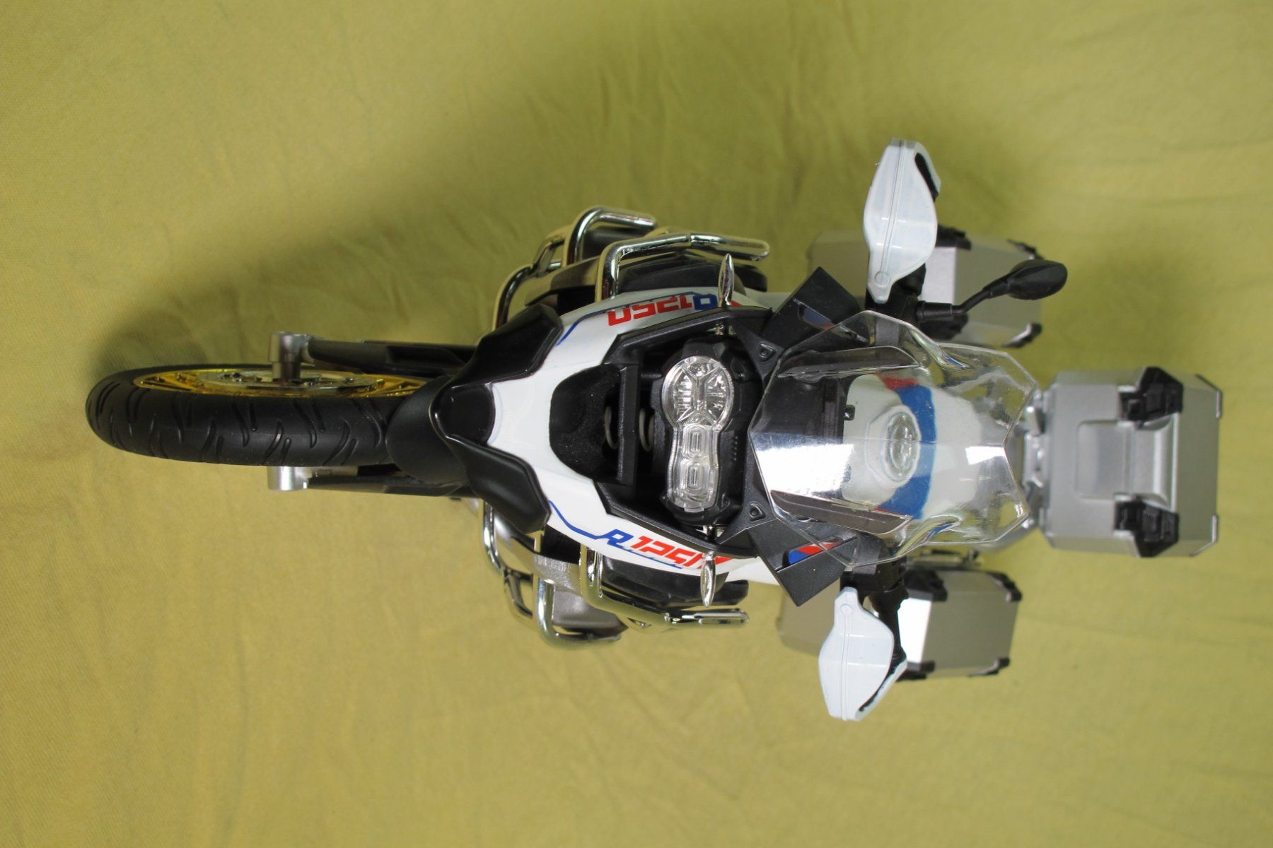 BMW Modellini d'auto: BMW R1250GS mit Köffer 1:9 Modell – Usato da Escholzmatt venduto da Rebikeling6182Ematt 8