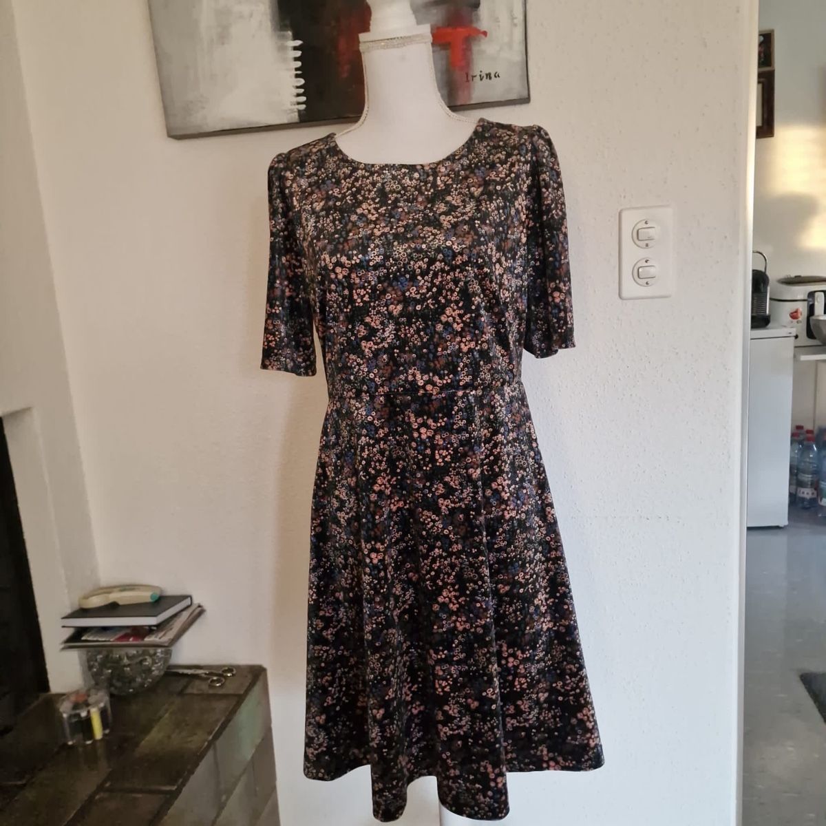 Hallhuber Vestiti: Hallhuber Samtkleid  schwarz bunt gemustert – Usato da St. Gallen venduto da mania03