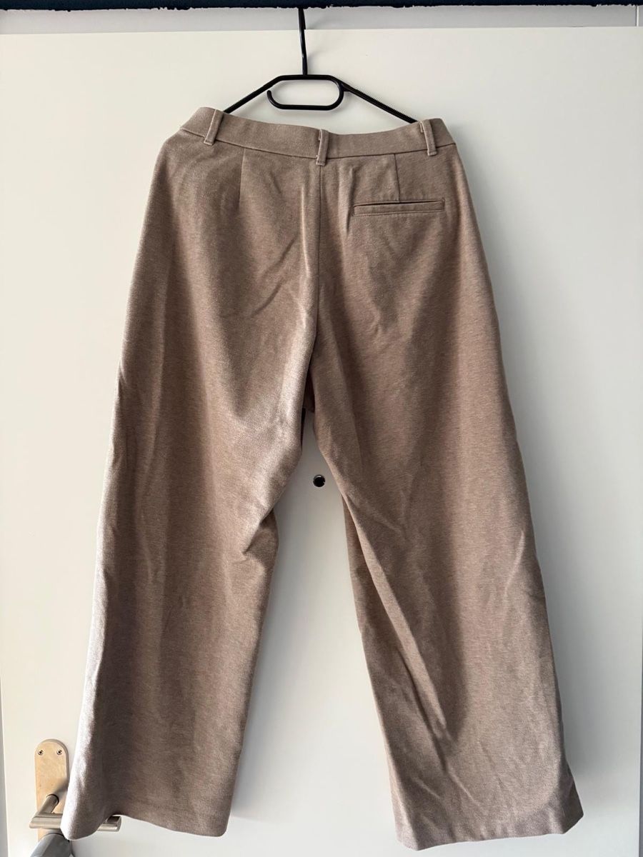 Uniqlo Pantaloni: Beige Uniqlo Damenhose Grösse M – Usato da Zürich venduto da pri_c2jq 2