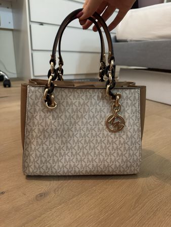 Michael Kors white bag crossbody or shoulder