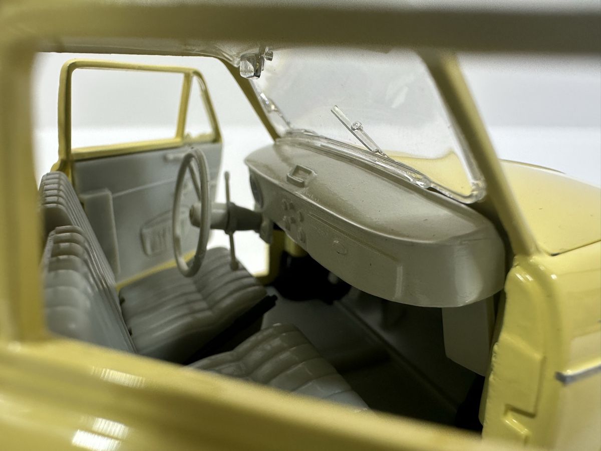 Revell Modellini d'auto: Lloyd Alexander TS 1:18, gelb, REVELL – Usato da Zofingen venduto da rf9_x2xt 5