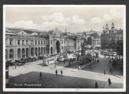 Zürich Hauptbahnhof mit diversen Trams