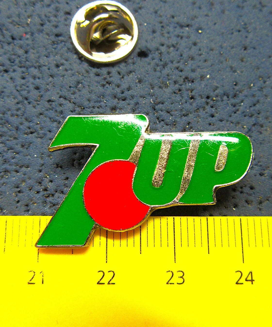 Plaquettes & Badges: 7 UP PIN GLASIERT SILBRIG – D'occasion à Ettingen par Hausi4711